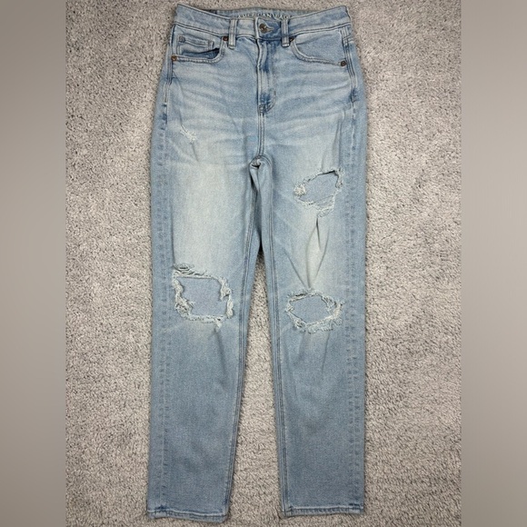 American Eagle jeans Womens 2 Mom Straight Jean Light Wash Distressed Holes - Picture 1 of 6
